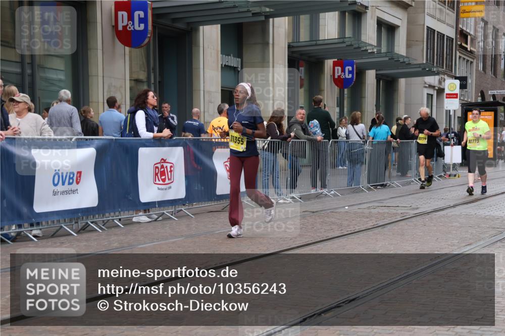 13.09.2026 - 21. swb-Marathon Bremen Strokosch-Dieckow http://msf.ph/oto/10356243 13.09.2026 11:16:56 Ziel 10295, 10335, 10773, 10779, 10999, 11355, 11461, 11495, 11653, 11672, 12101, 12287, 10295, 10679, 10999, 11456, 11653, 11867, 12089, 12158 meine-sportfotos.de