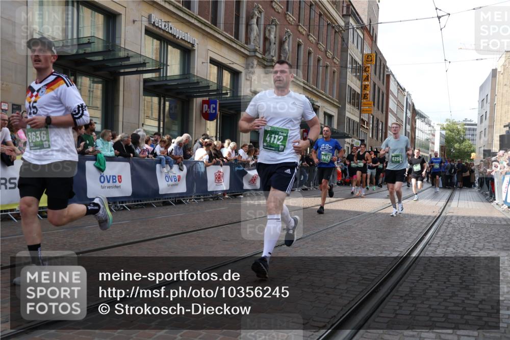 13.09.2026 - 21. swb-Marathon Bremen Strokosch-Dieckow http://msf.ph/oto/10356245 13.09.2026 13:34:04 Ziel 682, 784, 809, 911, 1307, 1871, 2215, 2464, 3029, 3068, 3214, 3318, 3409, 3632, 3636, 3890, 4112, 4616, 5147, 5265, 5488, 5489, 5566, 5768, 5852, 6255, 6350, 6405, 7113, 7168, 7696, 7746, 7897, 7962, 8381, 8870, 9094, 9100, 9402, 9453, 9802, 9905, 10058, 13112, 1364, 1656, 2355, 2727, 3162, 3389, 3522, 3790, 3984, 4554, 4613, 4658, 4874, 5063, 5156, 5341, 5513, 5563, 5587, 6090, 6151, 6508, 6509, 6623, 7047, 7126, 7303, 7354, 7431, 8025 meine-sportfotos.de