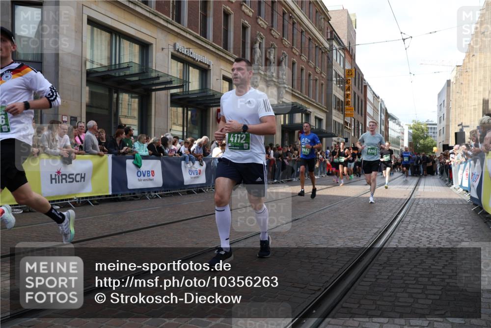 13.09.2026 - 21. swb-Marathon Bremen Strokosch-Dieckow http://msf.ph/oto/10356263 13.09.2026 13:34:05 Ziel 682, 784, 809, 911, 1307, 1871, 2215, 2464, 3029, 3068, 3214, 3318, 3409, 3632, 3636, 3890, 4112, 4616, 5147, 5265, 5488, 5489, 5566, 5768, 5852, 6255, 6350, 6405, 7113, 7168, 7696, 7746, 7962, 8381, 8870, 9094, 9100, 9402, 9453, 9751, 9802, 9905, 10058, 13112, 1364, 1656, 2355, 2727, 3162, 3389, 3522, 3790, 3984, 4554, 4613, 4658, 4874, 5063, 5156, 5341, 5513, 5563, 5587, 6090, 6151, 6508, 6509, 6623, 7047, 7303, 7354, 7431, 8025 meine-sportfotos.de