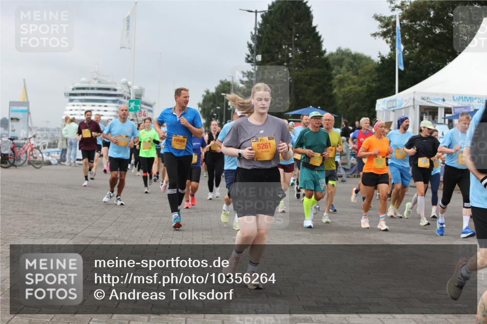 13.09.2026 - Kiel Lauf Andreas Tolksdorf http://msf.ph/oto/10356264 13.09.2026 09:59:01 Kiellinie 10569, 38, 5261, 2576 meine-sportfotos.de