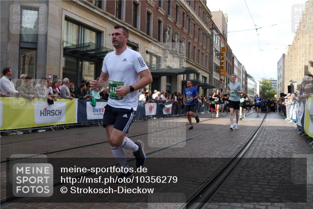 13.09.2026 - 21. swb-Marathon Bremen Strokosch-Dieckow http://msf.ph/oto/10356279 13.09.2026 13:34:05 Ziel 682, 784, 809, 911, 1307, 1871, 2215, 2464, 3029, 3068, 3214, 3318, 3409, 3632, 3636, 3890, 4112, 4616, 5147, 5265, 5488, 5489, 5566, 5768, 5852, 6255, 6350, 6405, 7113, 7168, 7696, 7746, 7962, 8381, 8870, 9094, 9100, 9402, 9453, 9751, 9802, 9905, 10058, 13112, 1364, 1656, 2355, 2727, 3162, 3389, 3522, 3790, 3984, 4554, 4613, 4658, 4874, 5063, 5156, 5341, 5513, 5563, 5587, 6090, 6151, 6508, 6509, 6623, 7047, 7303, 7354, 7431, 8025 meine-sportfotos.de
