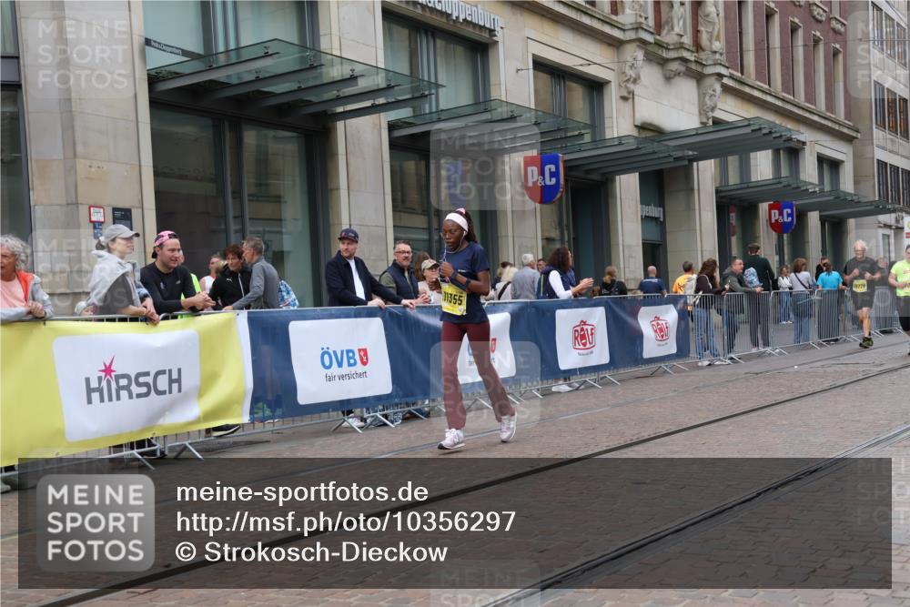 13.09.2026 - 21. swb-Marathon Bremen Strokosch-Dieckow http://msf.ph/oto/10356297 13.09.2026 11:16:57 Ziel 10335, 10773, 10779, 11355, 11461, 11495, 11672, 12101, 12287, 10295, 10679, 10999, 11456, 11461, 11653, 11867, 12089, 12158, 12287 meine-sportfotos.de