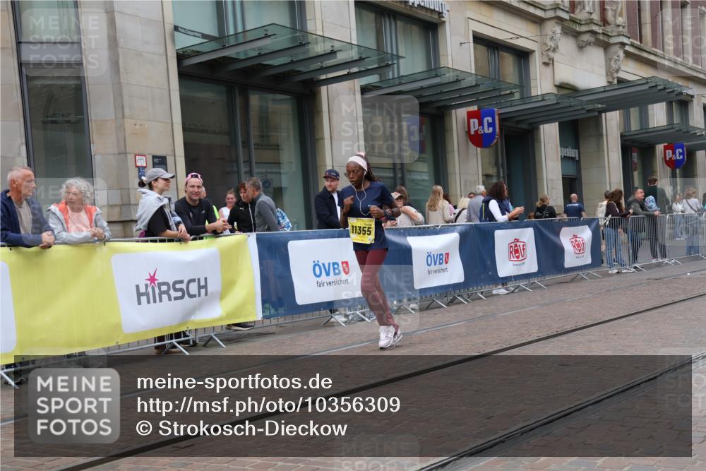 13.09.2026 - 21. swb-Marathon Bremen Strokosch-Dieckow http://msf.ph/oto/10356309 13.09.2026 11:16:58 Ziel 10335, 10773, 10779, 10979, 11355, 11495, 11672, 12101, 10295, 10679, 10999, 11456, 11461, 11653, 11867, 12089, 12287 meine-sportfotos.de