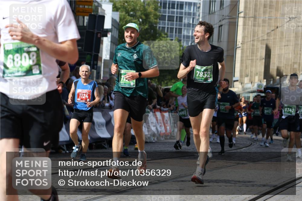 13.09.2026 - 21. swb-Marathon Bremen Strokosch-Dieckow http://msf.ph/oto/10356329 13.09.2026 13:33:40 Ziel 831, 1124, 2283, 2393, 2818, 2980, 4052, 4219, 4243, 4260, 4408, 4492, 4536, 4543, 4565, 5040, 5191, 5324, 5560, 5660, 5726, 5790, 5861, 5862, 5914, 6421, 6597, 6614, 6777, 6915, 6997, 7145, 7421, 7467, 7789, 7830, 8177, 8501, 8599, 8602, 9206, 9616, 9856, 13084, 13101, 2405, 2727, 3761, 4490, 4554, 4658, 4874, 5063, 5156, 5513, 5587, 6508, 6808, 7126, 7354, 7832, 8512, 9068, 9128, 9342, 9344 meine-sportfotos.de