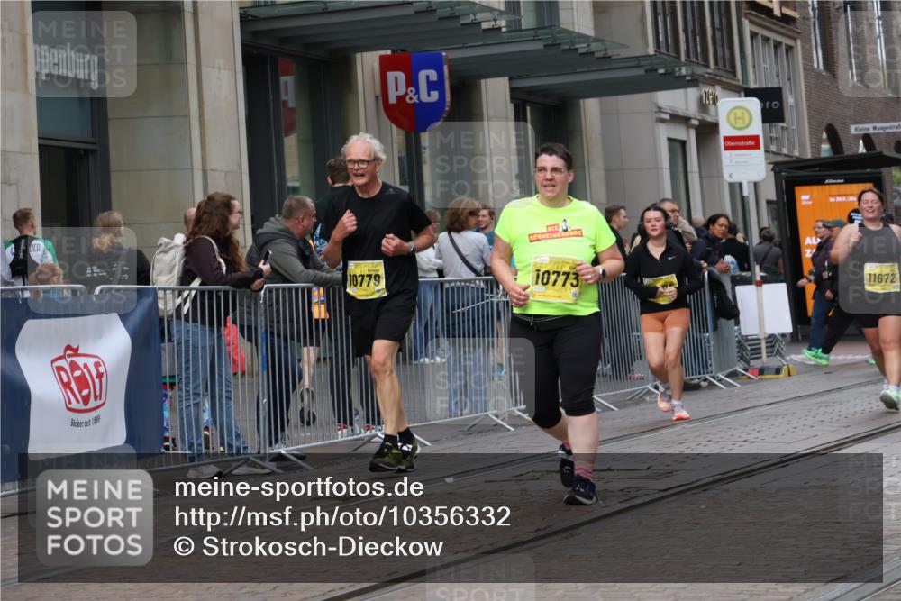 13.09.2026 - 21. swb-Marathon Bremen Strokosch-Dieckow http://msf.ph/oto/10356332 13.09.2026 11:17:00 Ziel 10335, 10472, 10773, 10779, 10979, 11355, 11495, 11672, 11709, 12101, 10295, 10679, 10999, 11456, 11461, 11653, 11867, 12089, 12287 meine-sportfotos.de