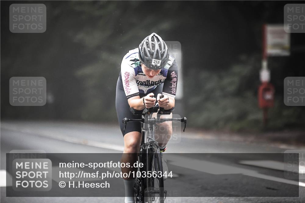 13.09.2026 - Stadtparktriathlon H.Heesch http://msf.ph/oto/10356344 13.09.2026 09:48:22 Radfahren 211, 218 meine-sportfotos.de