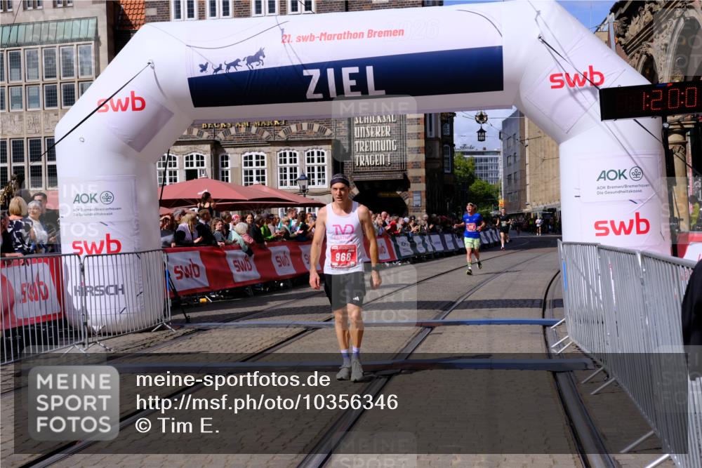 13.09.2026 - 21. swb-Marathon Bremen Tim E. http://msf.ph/oto/10356346 13.09.2026 12:50:29 Ziel 7692 meine-sportfotos.de