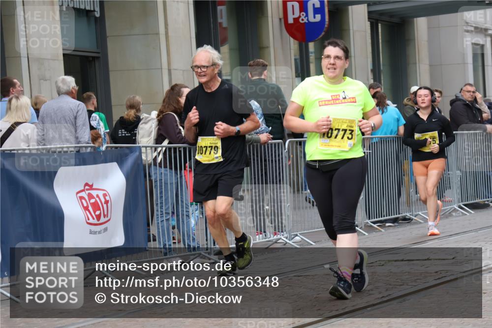 13.09.2026 - 21. swb-Marathon Bremen Strokosch-Dieckow http://msf.ph/oto/10356348 13.09.2026 11:17:00 Ziel 10335, 10472, 10773, 10779, 10979, 11355, 11495, 11672, 11709, 12101, 10295, 10679, 10999, 11456, 11461, 11653, 11867, 12089, 12287 meine-sportfotos.de