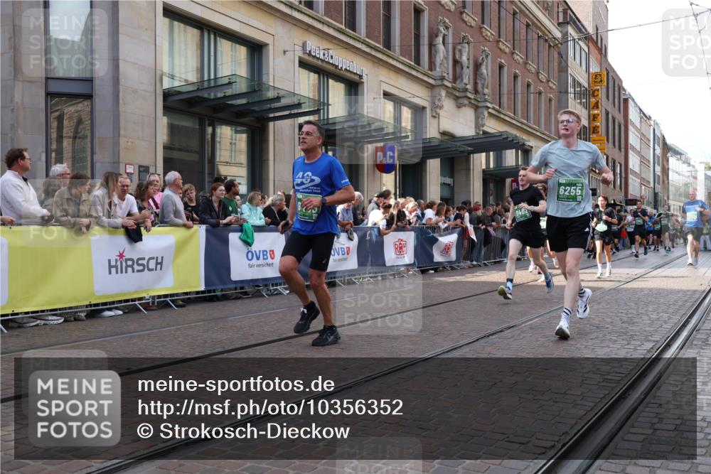 13.09.2026 - 21. swb-Marathon Bremen Strokosch-Dieckow http://msf.ph/oto/10356352 13.09.2026 13:34:06 Ziel 682, 784, 809, 911, 1307, 1871, 2215, 2464, 3029, 3068, 3214, 3318, 3409, 3632, 3636, 3890, 4112, 4537, 4616, 5147, 5265, 5488, 5489, 5566, 5768, 5852, 6255, 6350, 6405, 7113, 7168, 7696, 7746, 7962, 8381, 8870, 9094, 9100, 9402, 9453, 9751, 9802, 9905, 10058, 13112, 1364, 1656, 2355, 2727, 3162, 3389, 3522, 3632, 3790, 3984, 4554, 4613, 4658, 4874, 5063, 5156, 5341, 5513, 5563, 5587, 6090, 6151, 6508, 6509, 6623, 7047, 7303, 7354, 7431, 8025 meine-sportfotos.de