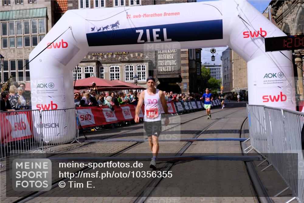 13.09.2026 - 21. swb-Marathon Bremen Tim E. http://msf.ph/oto/10356355 13.09.2026 12:50:29 Ziel 7692 meine-sportfotos.de