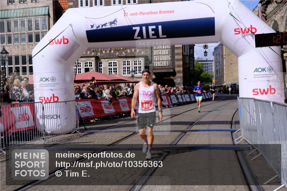 13.09.2026 - 21. swb-Marathon Bremen Tim E. http://msf.ph/oto/10356363 13.09.2026 12:50:29 Ziel 7692 meine-sportfotos.de