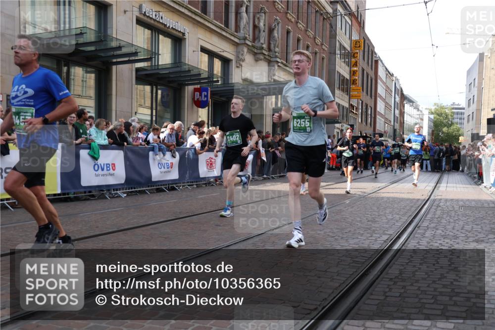 13.09.2026 - 21. swb-Marathon Bremen Strokosch-Dieckow http://msf.ph/oto/10356365 13.09.2026 13:34:07 Ziel 682, 784, 809, 911, 1307, 1871, 2215, 2464, 3029, 3068, 3214, 3318, 3409, 3636, 3890, 4112, 4537, 4616, 5147, 5265, 5488, 5489, 5566, 5768, 5852, 6255, 6405, 7168, 7696, 7746, 7962, 8381, 8453, 8870, 9094, 9100, 9402, 9453, 9751, 9802, 9905, 13112, 1364, 1656, 2355, 2464, 2727, 3162, 3389, 3522, 3632, 3790, 3984, 4554, 4613, 4658, 4874, 5156, 5341, 5489, 5513, 5563, 5587, 5768, 6090, 6151, 6508, 6509, 6623, 7047, 7303, 7354, 7431, 8025 meine-sportfotos.de