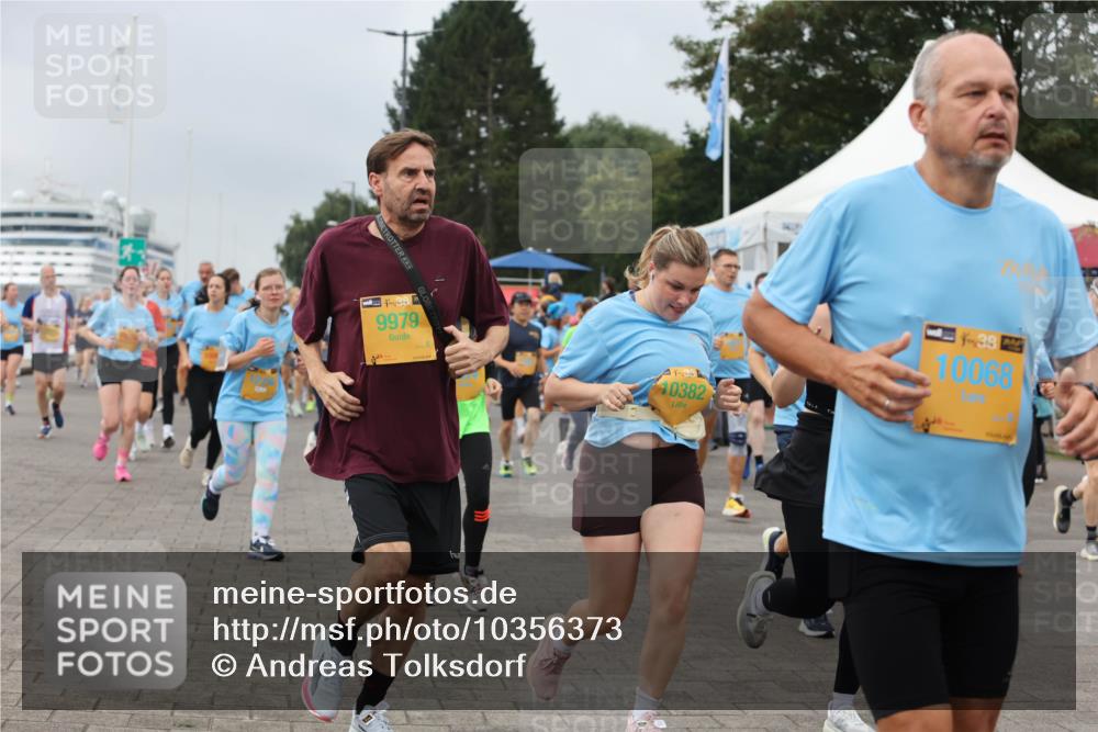 13.09.2026 - Kiel Lauf Andreas Tolksdorf http://msf.ph/oto/10356373 13.09.2026 09:59:06 Kiellinie 9979, 38, 10382, 38, 10068 meine-sportfotos.de