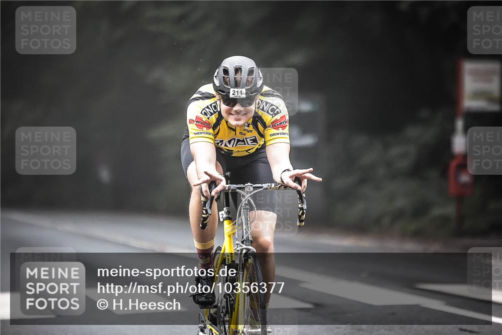 13.09.2026 - Stadtparktriathlon H.Heesch http://msf.ph/oto/10356377 13.09.2026 09:48:27 Radfahren 211, 218 meine-sportfotos.de