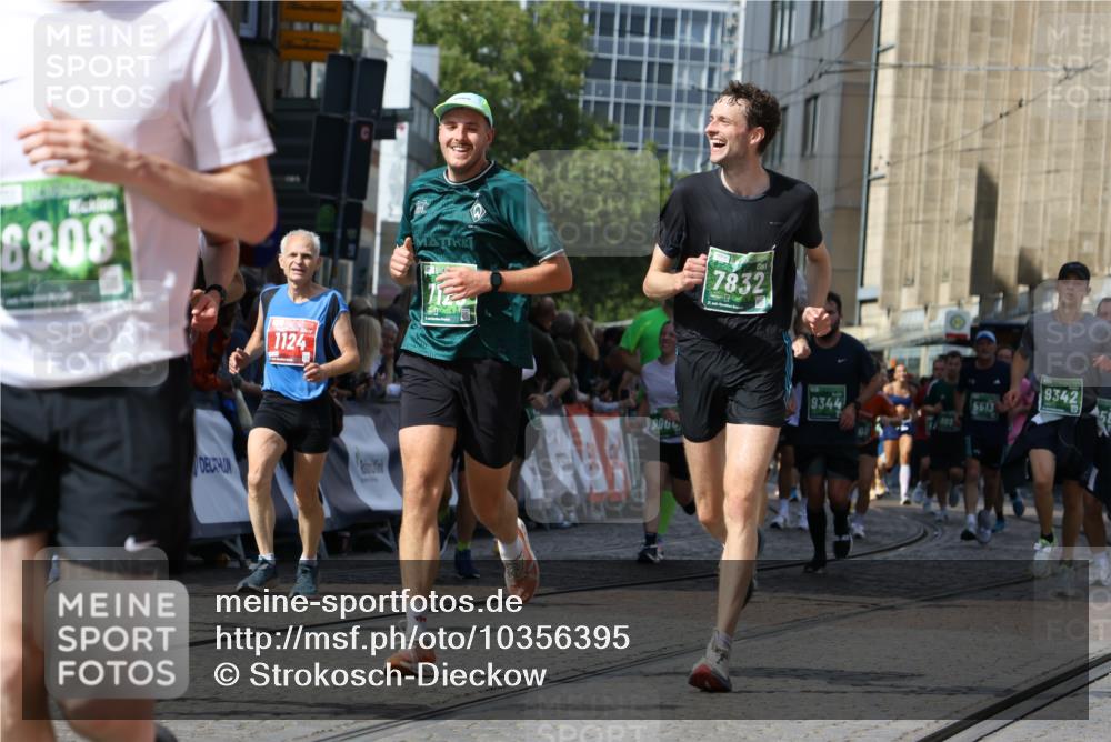 13.09.2026 - 21. swb-Marathon Bremen Strokosch-Dieckow http://msf.ph/oto/10356395 13.09.2026 13:33:40 Ziel 831, 1124, 2283, 2393, 2818, 2980, 4052, 4219, 4243, 4260, 4408, 4492, 4536, 4543, 4565, 5040, 5191, 5324, 5560, 5660, 5726, 5790, 5861, 5862, 5914, 6421, 6597, 6614, 6777, 6915, 6997, 7145, 7421, 7467, 7789, 7830, 8177, 8501, 8599, 8602, 9206, 9616, 9856, 13084, 13101, 2405, 2727, 3761, 4490, 4554, 4658, 4874, 5063, 5156, 5513, 5587, 6508, 6808, 7126, 7354, 7832, 8512, 9068, 9128, 9342, 9344 meine-sportfotos.de