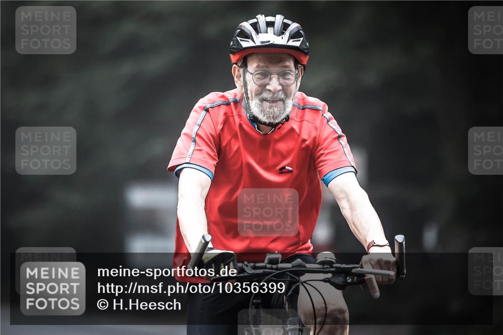 13.09.2026 - Stadtparktriathlon H.Heesch http://msf.ph/oto/10356399 13.09.2026 09:48:49 Radfahren 269, 338 meine-sportfotos.de