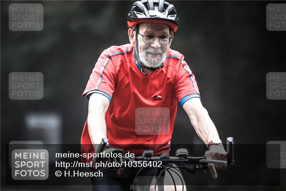 13.09.2026 - Stadtparktriathlon H.Heesch http://msf.ph/oto/10356402 13.09.2026 09:48:49 Radfahren 269, 338 meine-sportfotos.de