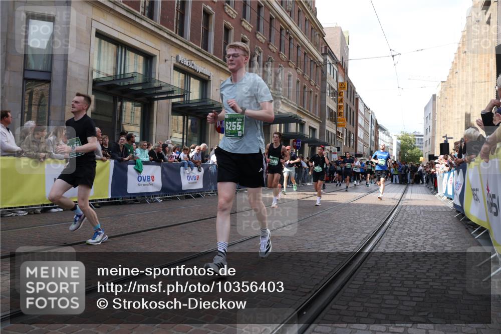 13.09.2026 - 21. swb-Marathon Bremen Strokosch-Dieckow http://msf.ph/oto/10356403 13.09.2026 13:34:07 Ziel 682, 784, 809, 911, 1307, 1871, 2215, 2464, 3029, 3068, 3214, 3318, 3409, 3636, 3890, 4112, 4537, 4616, 5147, 5265, 5488, 5489, 5566, 5768, 5852, 6255, 6405, 7168, 7696, 7746, 7962, 8381, 8453, 8870, 9094, 9100, 9402, 9453, 9751, 9802, 9905, 13112, 1364, 1656, 2355, 2464, 2727, 3162, 3389, 3522, 3632, 3790, 3984, 4554, 4613, 4658, 4874, 5156, 5341, 5489, 5513, 5563, 5587, 5768, 6090, 6151, 6508, 6509, 6623, 7047, 7303, 7354, 7431, 8025 meine-sportfotos.de