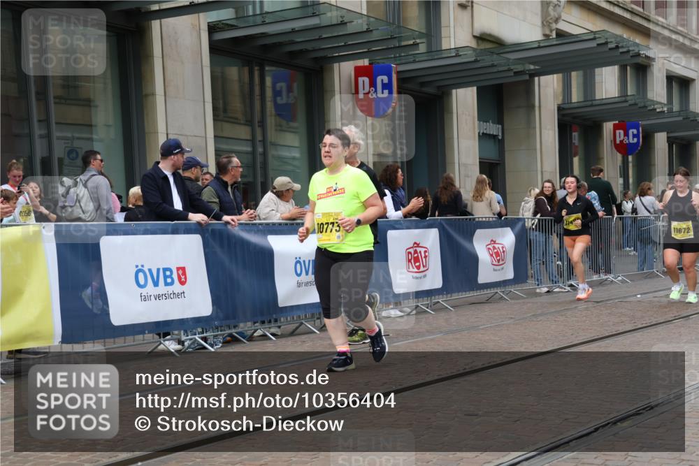 13.09.2026 - 21. swb-Marathon Bremen Strokosch-Dieckow http://msf.ph/oto/10356404 13.09.2026 11:17:03 Ziel 10472, 10773, 10779, 10979, 11495, 11672, 11709, 12101, 12334, 10295, 10335, 10679, 10999, 11355, 11456, 11461, 11653, 11867, 12089, 12287 meine-sportfotos.de