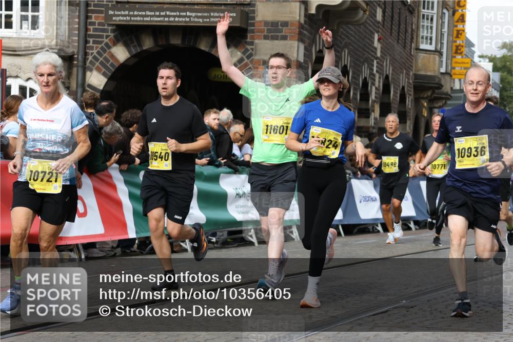 13.09.2026 - 21. swb-Marathon Bremen Strokosch-Dieckow http://msf.ph/oto/10356405 13.09.2026 10:56:50 Ziel 10184, 10211, 10240, 10322, 10356, 10372, 10675, 10721, 10824, 10844, 10936, 11069, 11256, 11317, 11349, 11407, 11601, 11795, 11844, 11855, 11871, 11911, 11996, 12543, 10157, 10408, 10610, 10772, 11000, 11079, 11328, 11946, 12032 meine-sportfotos.de