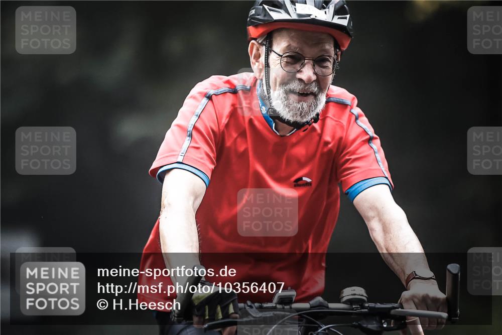 13.09.2026 - Stadtparktriathlon H.Heesch http://msf.ph/oto/10356407 13.09.2026 09:48:49 Radfahren 269, 338 meine-sportfotos.de