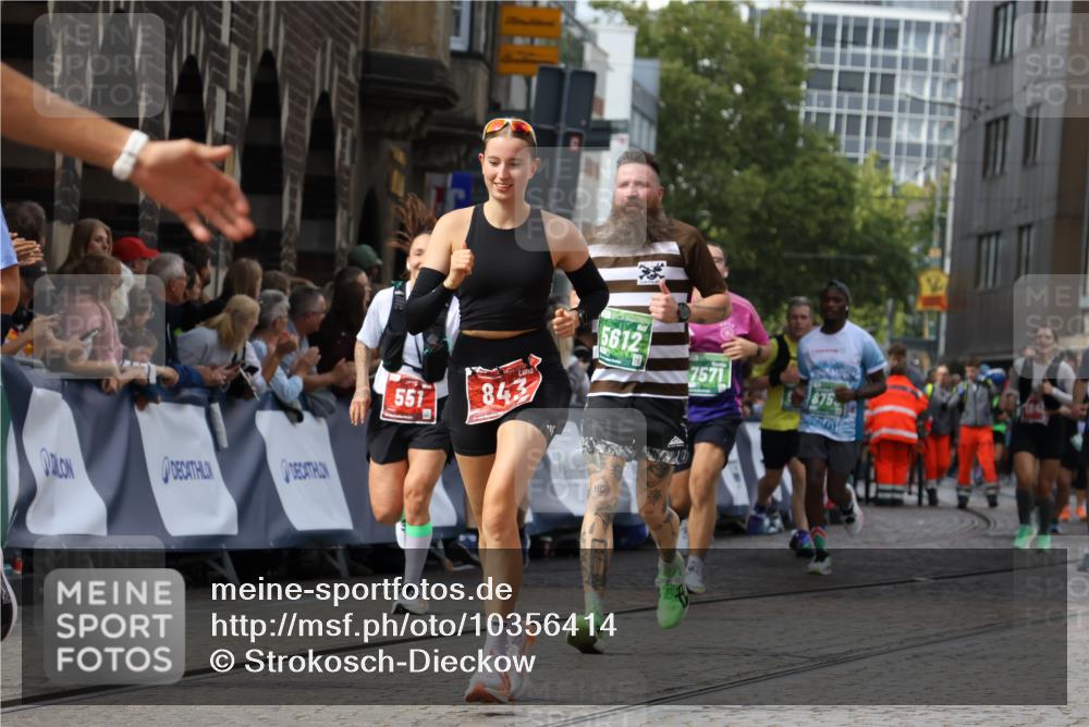 13.09.2026 - 21. swb-Marathon Bremen Strokosch-Dieckow http://msf.ph/oto/10356414 13.09.2026 13:37:13 Ziel 551, 813, 843, 1285, 1641, 1849, 1936, 2241, 2275, 2930, 3122, 3541, 3635, 3787, 3874, 3909, 3998, 4261, 4335, 4410, 4448, 4892, 5236, 5355, 5447, 5823, 6050, 6056, 6269, 6408, 6431, 6966, 7046, 7229, 7398, 7445, 7640, 8034, 8498, 8685, 8839, 9310, 9331, 9415, 9589, 9658, 9807, 9840, 270, 391, 448, 869, 1180, 3627, 3823, 4628, 5388, 5612, 5738, 5791, 6904, 6947, 7571, 8439, 8553, 8748, 8753 meine-sportfotos.de