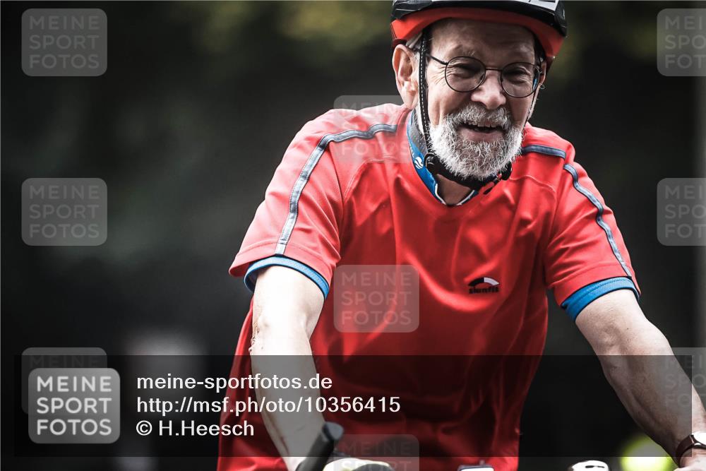13.09.2026 - Stadtparktriathlon H.Heesch http://msf.ph/oto/10356415 13.09.2026 09:48:50 Radfahren 269, 338 meine-sportfotos.de