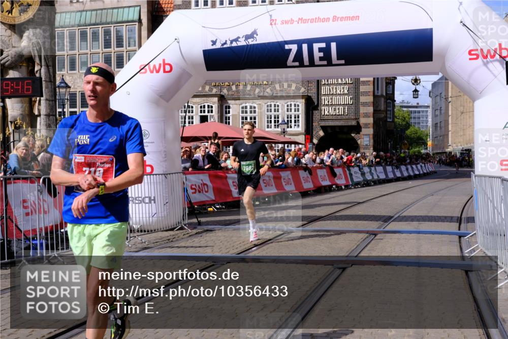 13.09.2026 - 21. swb-Marathon Bremen Tim E. http://msf.ph/oto/10356433 13.09.2026 12:50:35 Ziel 520, 4232, 7692 meine-sportfotos.de