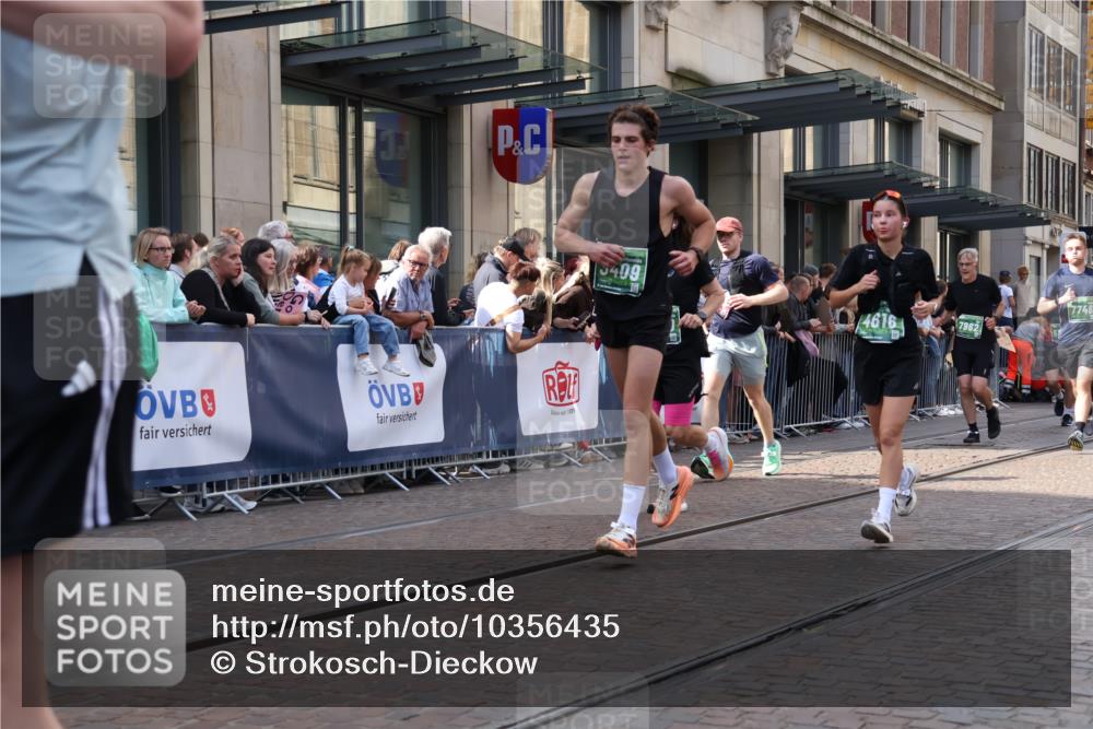 13.09.2026 - 21. swb-Marathon Bremen Strokosch-Dieckow http://msf.ph/oto/10356435 13.09.2026 13:34:08 Ziel 682, 784, 809, 911, 1307, 1395, 1871, 2215, 3029, 3052, 3058, 3068, 3214, 3318, 3388, 3409, 3636, 3890, 4112, 4537, 4616, 5147, 5265, 5488, 5566, 5760, 5852, 6255, 7168, 7696, 7746, 7833, 7962, 8381, 8453, 8870, 9094, 9100, 9402, 9453, 9751, 9802, 9905, 13112, 1364, 1656, 2355, 2464, 2727, 3162, 3389, 3522, 3632, 3790, 3984, 4613, 4658, 4874, 5156, 5265, 5341, 5489, 5513, 5563, 5587, 5768, 6090, 6151, 6508, 6509, 6623, 7047, 7303, 7354, 7431, 8025 meine-sportfotos.de