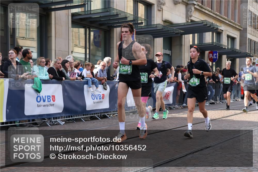 13.09.2026 - 21. swb-Marathon Bremen Strokosch-Dieckow http://msf.ph/oto/10356452 13.09.2026 13:34:08 Ziel 682, 784, 809, 911, 1307, 1395, 1871, 2215, 3029, 3052, 3058, 3068, 3214, 3318, 3388, 3409, 3636, 3890, 4112, 4537, 4616, 5147, 5265, 5488, 5566, 5760, 5852, 6255, 7168, 7696, 7746, 7833, 7962, 8381, 8453, 8870, 9094, 9100, 9402, 9453, 9751, 9802, 9905, 13112, 1364, 1656, 2355, 2464, 2727, 3162, 3389, 3522, 3632, 3790, 3984, 4613, 4658, 4874, 5156, 5265, 5341, 5489, 5513, 5563, 5587, 5768, 6090, 6151, 6508, 6509, 6623, 7047, 7303, 7354, 7431, 8025 meine-sportfotos.de