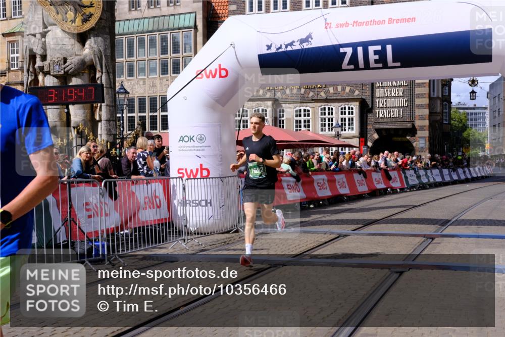 13.09.2026 - 21. swb-Marathon Bremen Tim E. http://msf.ph/oto/10356466 13.09.2026 12:50:36 Ziel 520, 4232, 7692 meine-sportfotos.de
