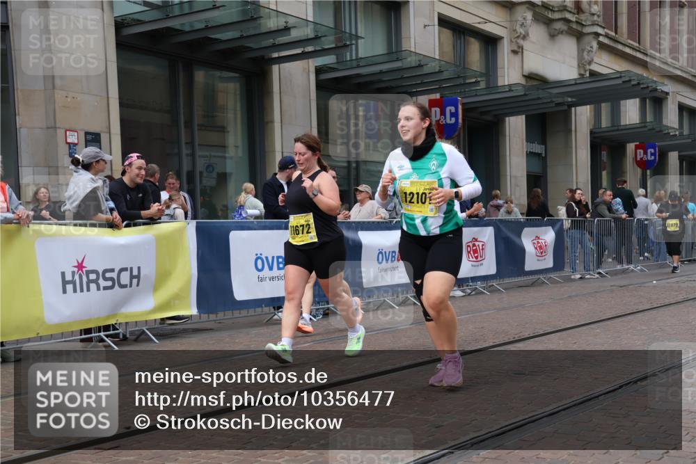 13.09.2026 - 21. swb-Marathon Bremen Strokosch-Dieckow http://msf.ph/oto/10356477 13.09.2026 11:17:06 Ziel 10472, 10773, 10779, 10979, 11495, 11672, 11709, 12101, 12334, 10295, 10335, 10679, 10999, 11355, 11456, 11461, 11653, 11867, 12089, 12287 meine-sportfotos.de