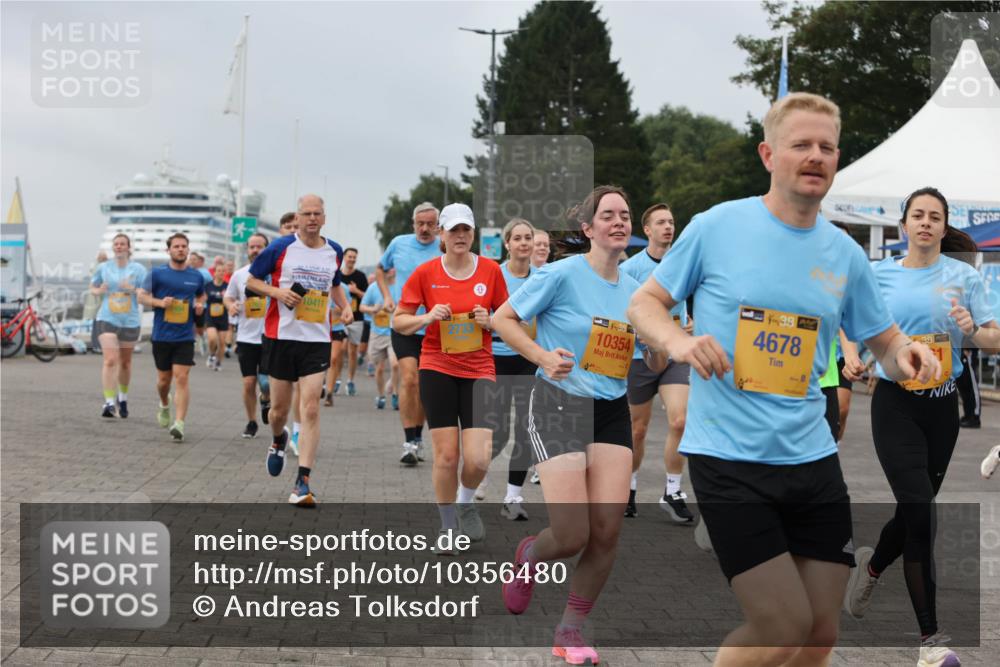 13.09.2026 - Kiel Lauf Andreas Tolksdorf http://msf.ph/oto/10356480 13.09.2026 09:59:09 Kiellinie 10411, 2733, 35, 10354, 17, 38, 4678, 38 meine-sportfotos.de
