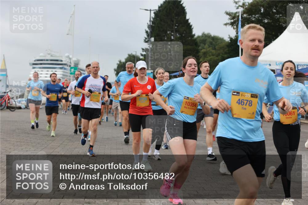 13.09.2026 - Kiel Lauf Andreas Tolksdorf http://msf.ph/oto/10356482 13.09.2026 09:59:09 Kiellinie 10411, 2733, 10354, 4, 38, 4678, 10061 meine-sportfotos.de