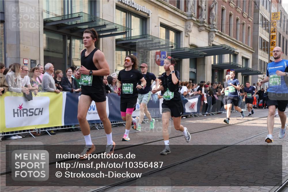 13.09.2026 - 21. swb-Marathon Bremen Strokosch-Dieckow http://msf.ph/oto/10356487 13.09.2026 13:34:09 Ziel 682, 784, 809, 911, 1307, 1395, 1871, 2215, 2831, 3029, 3052, 3058, 3068, 3214, 3318, 3388, 3409, 3636, 3890, 4112, 4537, 4616, 5147, 5488, 5566, 5694, 5760, 5852, 6255, 7168, 7696, 7746, 7833, 7962, 8381, 8453, 8870, 9094, 9100, 9402, 9453, 9751, 9802, 13112, 1364, 1656, 2355, 2464, 2727, 3162, 3389, 3522, 3632, 3790, 3984, 4613, 4658, 5265, 5341, 5489, 5513, 5563, 5587, 5768, 6090, 6151, 6508, 6509, 6623, 7047, 7303, 7354, 7431, 8025 meine-sportfotos.de
