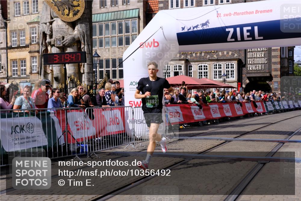 13.09.2026 - 21. swb-Marathon Bremen Tim E. http://msf.ph/oto/10356492 13.09.2026 12:50:36 Ziel 520, 4232, 7692 meine-sportfotos.de