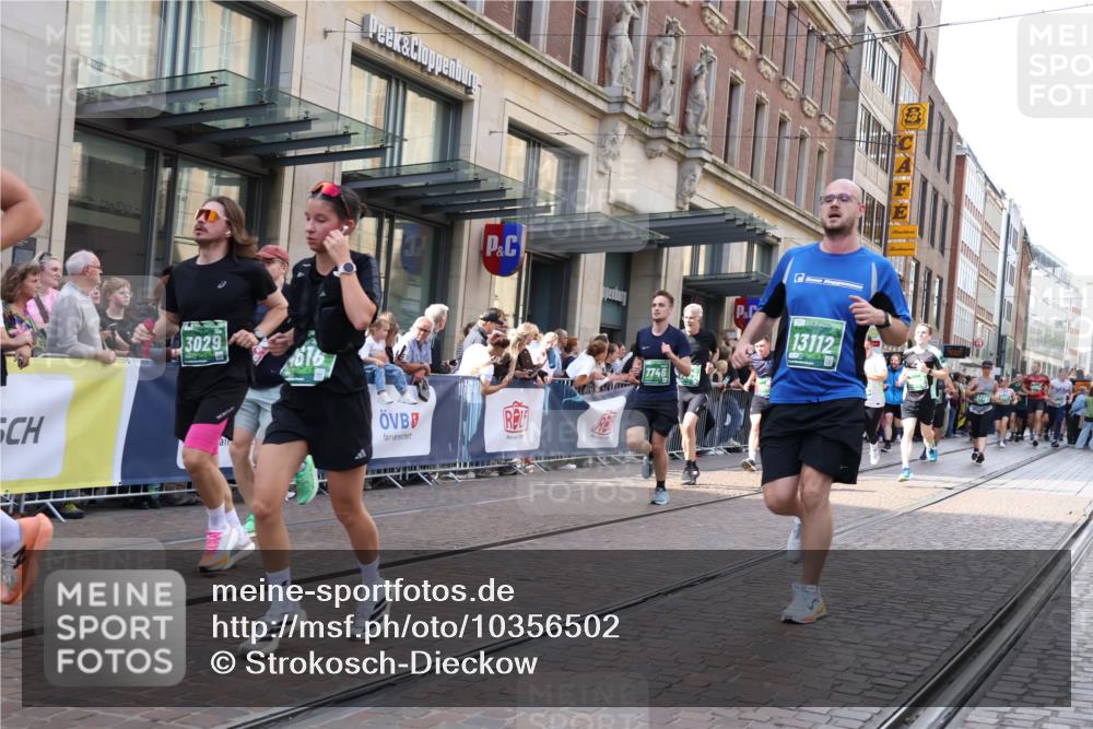 13.09.2026 - 21. swb-Marathon Bremen Strokosch-Dieckow http://msf.ph/oto/10356502 13.09.2026 13:34:09 Ziel 682, 784, 809, 911, 1307, 1395, 1871, 2215, 2831, 3029, 3052, 3058, 3068, 3214, 3318, 3388, 3409, 3636, 3890, 4112, 4537, 4616, 5147, 5488, 5566, 5694, 5760, 5852, 6255, 7168, 7696, 7746, 7833, 7962, 8381, 8453, 8870, 9094, 9100, 9402, 9453, 9751, 9802, 13112, 1364, 1656, 2355, 2464, 2727, 3162, 3389, 3522, 3632, 3790, 3984, 4613, 4658, 5265, 5341, 5489, 5513, 5563, 5587, 5768, 6090, 6151, 6508, 6509, 6623, 7047, 7303, 7354, 7431, 8025 meine-sportfotos.de
