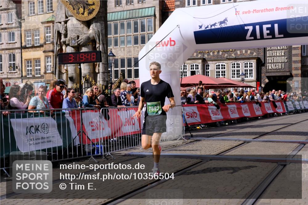13.09.2026 - 21. swb-Marathon Bremen Tim E. http://msf.ph/oto/10356504 13.09.2026 12:50:36 Ziel 520, 4232, 7692 meine-sportfotos.de