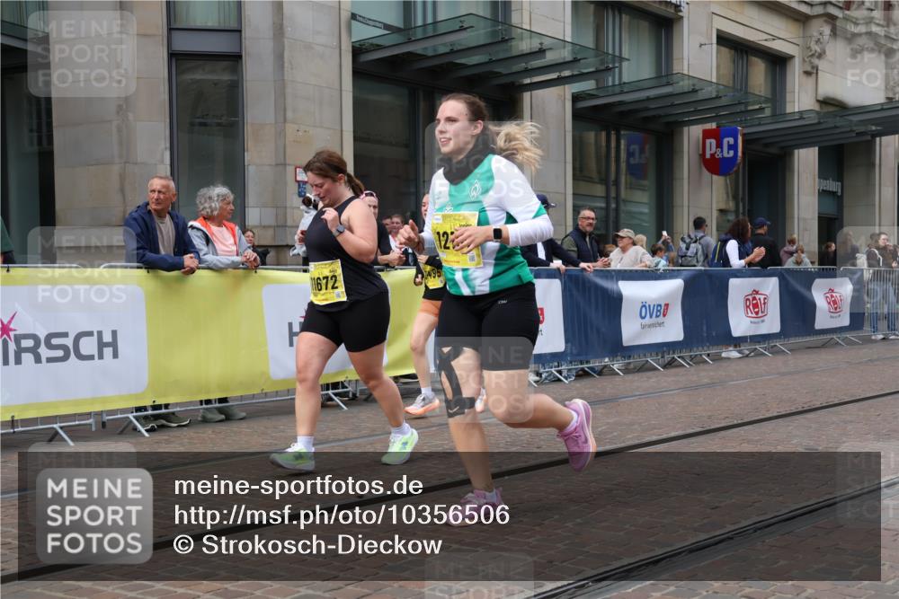 13.09.2026 - 21. swb-Marathon Bremen Strokosch-Dieckow http://msf.ph/oto/10356506 13.09.2026 11:17:07 Ziel 10472, 10773, 10779, 10979, 11495, 11672, 11709, 12101, 12334, 10295, 10335, 10679, 10999, 11355, 11456, 11461, 11653, 11867, 12089, 12287 meine-sportfotos.de