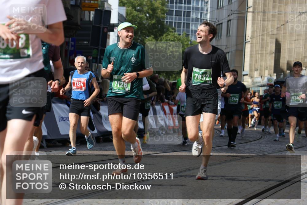 13.09.2026 - 21. swb-Marathon Bremen Strokosch-Dieckow http://msf.ph/oto/10356511 13.09.2026 13:33:41 Ziel 831, 1124, 2283, 2393, 2980, 4052, 4219, 4243, 4260, 4492, 4536, 4543, 4565, 5040, 5324, 5560, 5660, 5726, 5790, 5861, 5862, 5914, 6256, 6421, 6597, 6614, 6777, 6882, 6915, 6997, 7145, 7421, 7467, 7789, 7830, 8093, 8177, 8501, 8599, 8602, 9206, 9616, 9856, 9883, 13084, 13101, 1656, 2405, 2727, 3389, 3522, 4554, 4658, 4874, 5063, 5156, 5513, 5587, 6151, 6508, 7126, 7354, 7832, 8512, 9068, 9128, 9342, 9344 meine-sportfotos.de