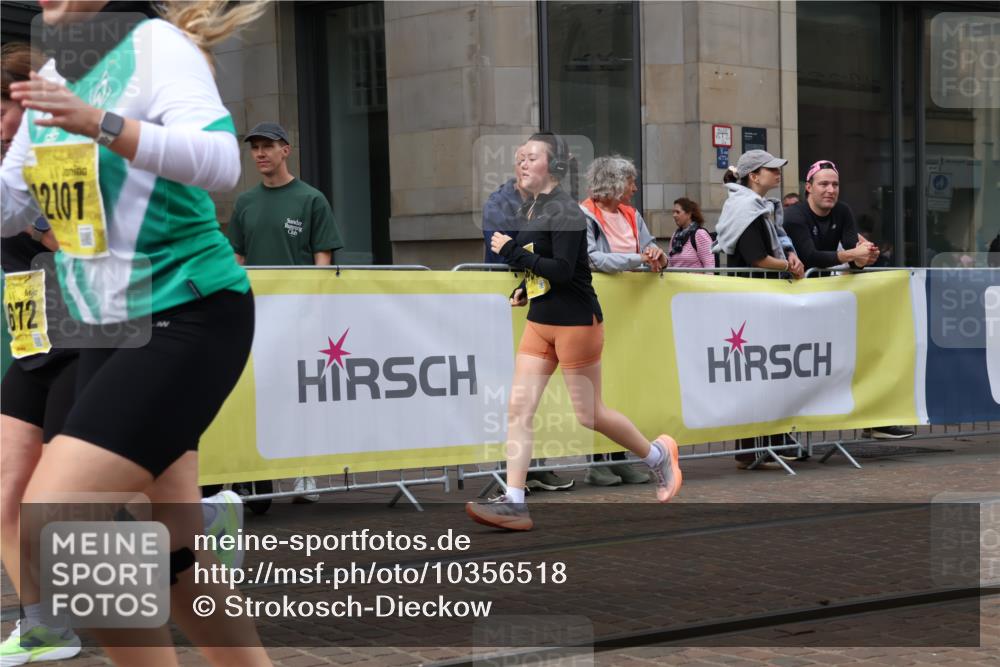 13.09.2026 - 21. swb-Marathon Bremen Strokosch-Dieckow http://msf.ph/oto/10356518 13.09.2026 11:17:08 Ziel 10472, 10773, 10779, 10979, 11495, 11672, 11709, 12101, 12334, 10295, 10335, 10999, 11355, 11456, 11461, 11653, 11672, 11867, 12089, 12287 meine-sportfotos.de
