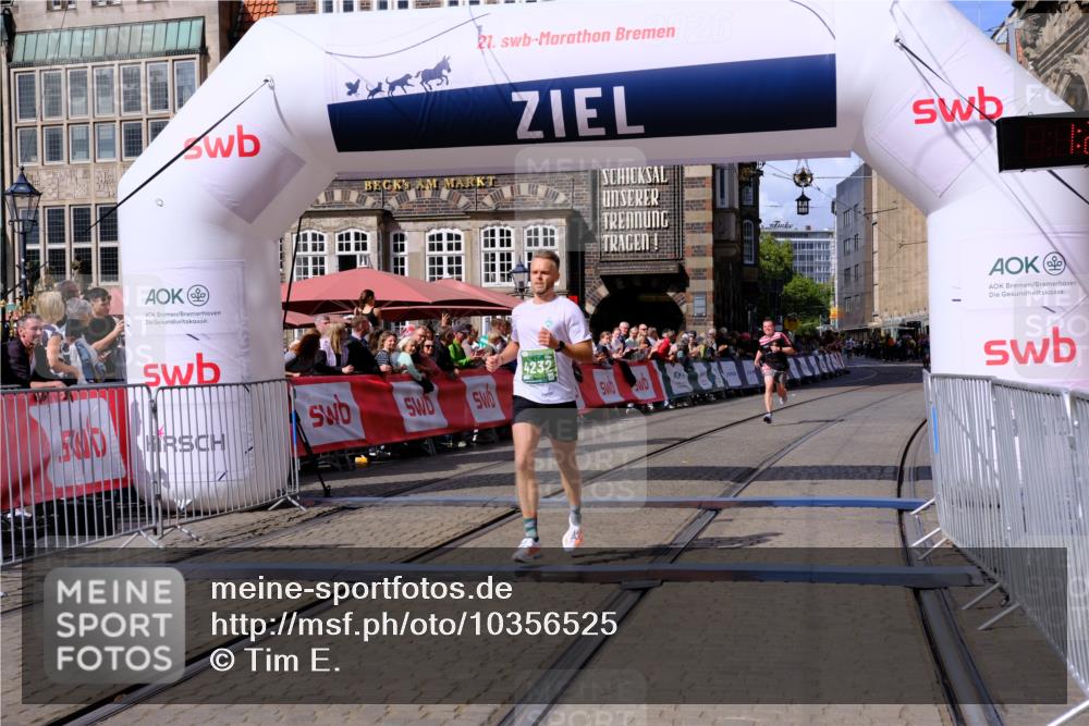 13.09.2026 - 21. swb-Marathon Bremen Tim E. http://msf.ph/oto/10356525 13.09.2026 12:50:45 Ziel 520, 4232, 8075 meine-sportfotos.de
