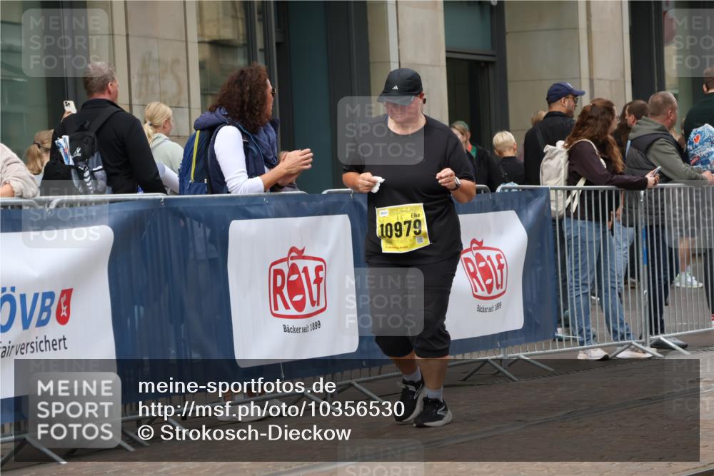 13.09.2026 - 21. swb-Marathon Bremen Strokosch-Dieckow http://msf.ph/oto/10356530 13.09.2026 11:17:10 Ziel 10472, 10756, 10773, 10779, 10979, 11495, 11709, 12334, 10295, 10335, 10999, 11355, 11456, 11461, 11495, 11653, 11672, 11867, 12089, 12101, 12287 meine-sportfotos.de
