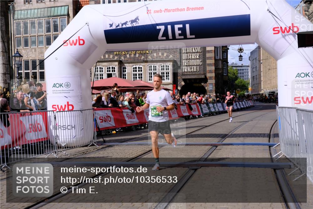 13.09.2026 - 21. swb-Marathon Bremen Tim E. http://msf.ph/oto/10356533 13.09.2026 12:50:45 Ziel 520, 4232, 8075 meine-sportfotos.de