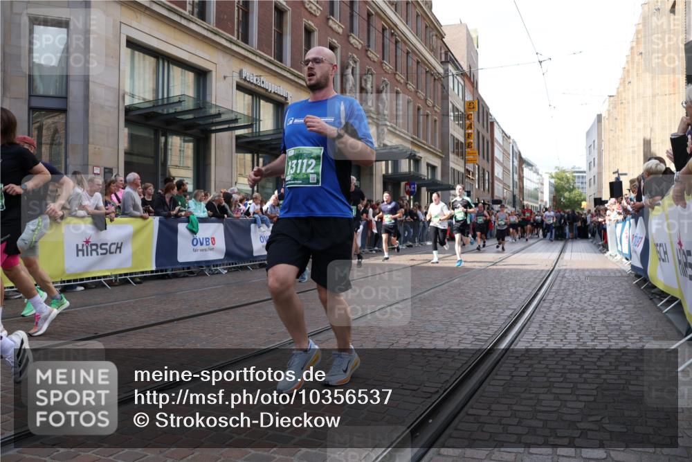 13.09.2026 - 21. swb-Marathon Bremen Strokosch-Dieckow http://msf.ph/oto/10356537 13.09.2026 13:34:10 Ziel 682, 784, 809, 911, 1307, 1395, 1871, 2215, 2831, 3029, 3052, 3058, 3068, 3214, 3318, 3388, 3409, 3636, 3890, 4112, 4537, 4616, 5147, 5378, 5488, 5566, 5694, 5760, 5852, 6255, 7168, 7696, 7746, 7833, 7962, 8381, 8453, 9094, 9100, 9402, 9453, 9751, 9788, 9802, 13112, 1364, 1656, 2355, 2464, 2727, 3162, 3389, 3522, 3632, 3790, 3984, 4613, 5265, 5341, 5489, 5513, 5563, 5587, 5768, 6090, 6151, 6509, 6623, 7047, 7303, 7354, 7431, 8025 meine-sportfotos.de
