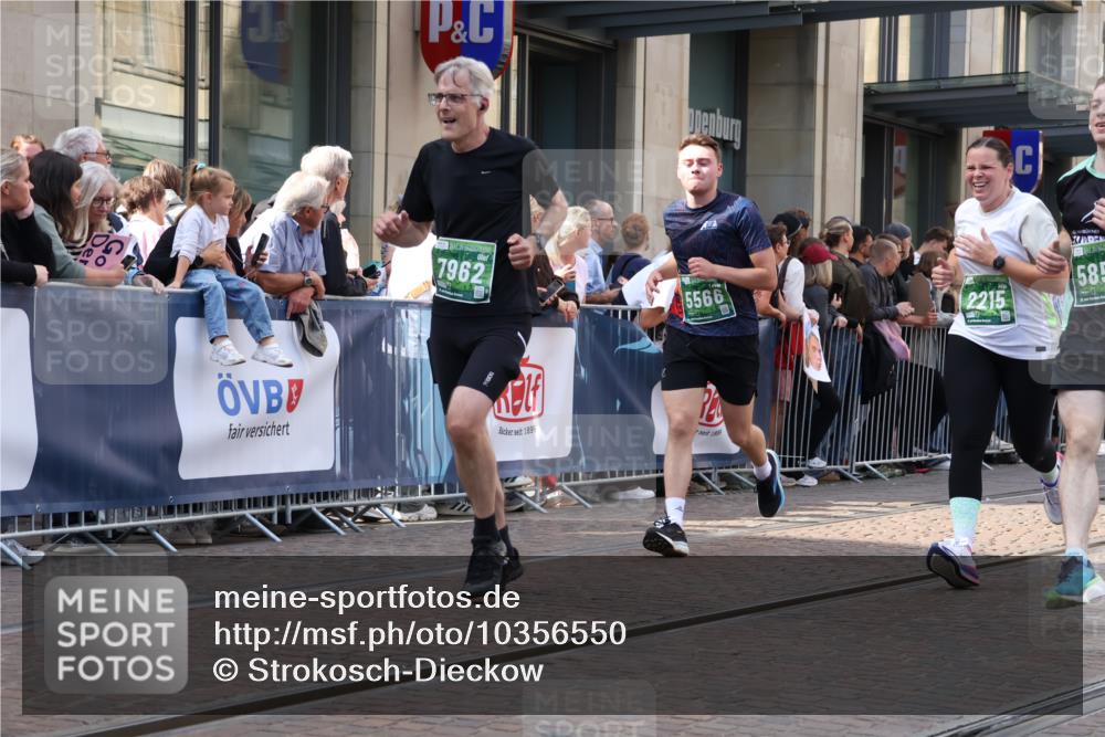 13.09.2026 - 21. swb-Marathon Bremen Strokosch-Dieckow http://msf.ph/oto/10356550 13.09.2026 13:34:11 Ziel 682, 784, 809, 911, 1307, 1395, 1871, 2215, 2831, 3029, 3052, 3058, 3068, 3214, 3318, 3388, 3409, 3636, 3890, 4112, 4537, 4616, 5147, 5378, 5488, 5566, 5694, 5760, 5852, 6255, 7168, 7696, 7746, 7833, 7962, 8182, 8381, 8453, 8552, 9094, 9100, 9402, 9453, 9751, 9788, 9802, 13112, 1364, 1656, 2355, 2464, 2727, 3162, 3389, 3522, 3632, 3790, 3984, 4613, 5265, 5341, 5489, 5513, 5563, 5587, 5768, 6090, 6151, 6509, 6623, 7047, 7303, 7354, 7431, 8025 meine-sportfotos.de