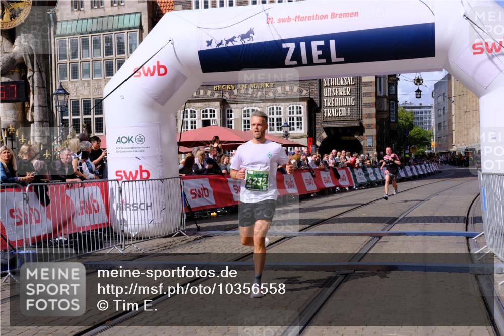 13.09.2026 - 21. swb-Marathon Bremen Tim E. http://msf.ph/oto/10356558 13.09.2026 12:50:46 Ziel 520, 4232, 8075 meine-sportfotos.de