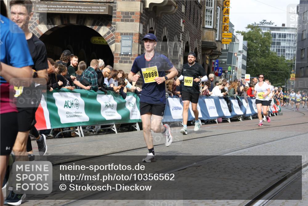 13.09.2026 - 21. swb-Marathon Bremen Strokosch-Dieckow http://msf.ph/oto/10356562 13.09.2026 10:56:53 Ziel 10240, 10356, 10372, 10540, 10675, 10721, 10824, 10844, 10936, 11064, 11069, 11256, 11317, 11349, 11407, 11474, 11601, 11795, 11844, 11855, 11871, 11911, 11996, 12543, 10157, 10408, 10772, 11000, 11079, 11328, 11946, 12032 meine-sportfotos.de