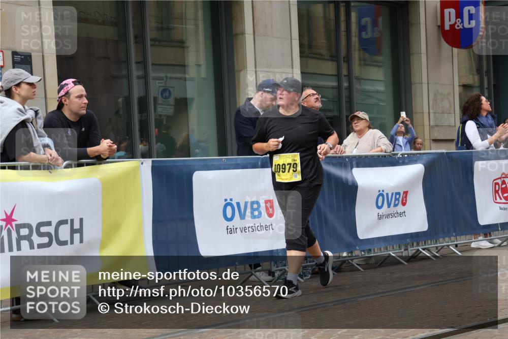 13.09.2026 - 21. swb-Marathon Bremen Strokosch-Dieckow http://msf.ph/oto/10356570 13.09.2026 11:17:12 Ziel 10472, 10756, 10773, 10779, 10979, 11709, 12292, 12334, 10295, 10335, 10999, 11355, 11461, 11495, 11653, 11672, 11867, 12089, 12101, 12287 meine-sportfotos.de