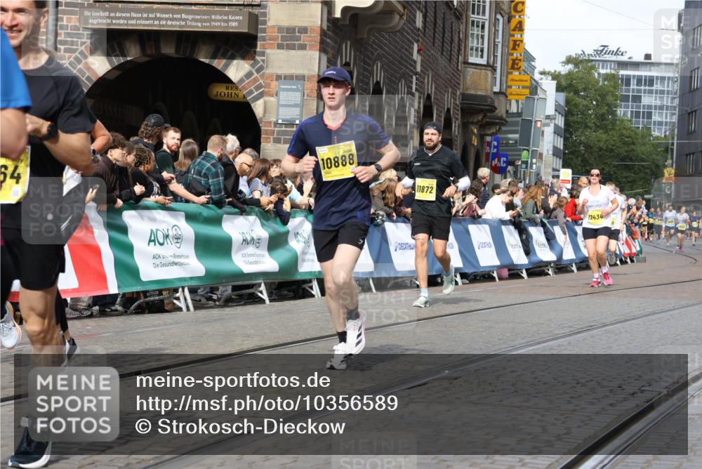 13.09.2026 - 21. swb-Marathon Bremen Strokosch-Dieckow http://msf.ph/oto/10356589 13.09.2026 10:56:53 Ziel 10240, 10356, 10372, 10540, 10675, 10721, 10824, 10844, 10936, 11064, 11069, 11256, 11317, 11349, 11407, 11474, 11601, 11795, 11844, 11855, 11871, 11911, 11996, 12543, 10157, 10408, 10772, 11000, 11079, 11328, 11946, 12032 meine-sportfotos.de